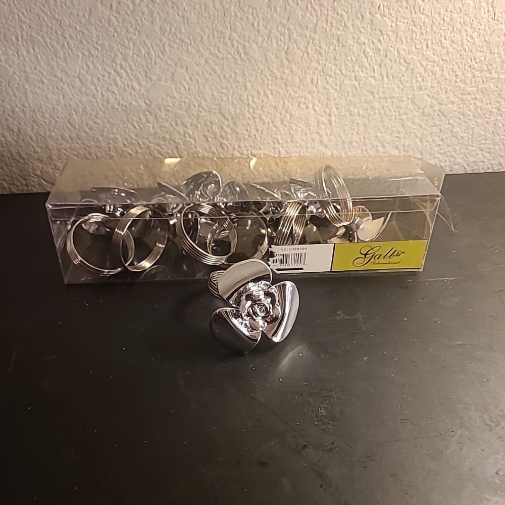 EXCELLENT NEW Galt Silver Tone 7pcs Floral 2" Napkin Rings.